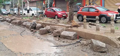 amid rains  dilapidated roads give tough time to commuters in srinagar