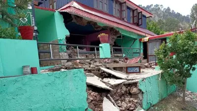 residents of khani  peerah areas living in fear due to land sinking