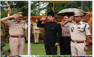 div com kashmir   dc srinagar hoist tricolour