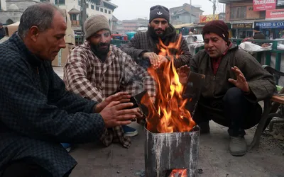 srinagar shivers at  4 9°c   severe cold elsewhere in kashmir