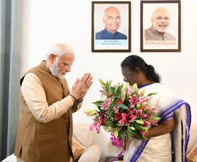 pm modi calls on president murmu  vp dhankhar on diwali