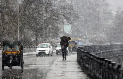 rains  snow continue in kashmir  gulmarg receives 16 inches of snowfall
