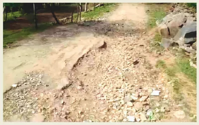 residents rue failure of authorities to repair munwan reshwari road