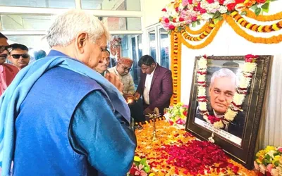 lg pays tributes to mahamana  vajpayee on their birth anniversaries