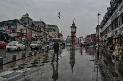 gulmarg receives over 1ft snowfall as rains drench plains in j k