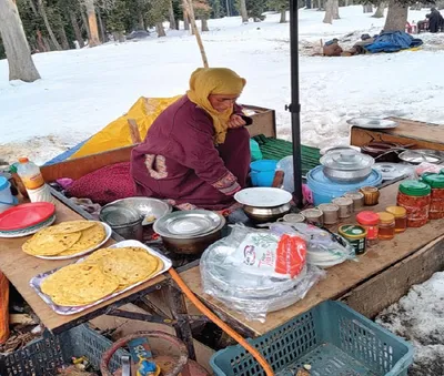 doodhpathri food stalls serving local delicacies attract tourists