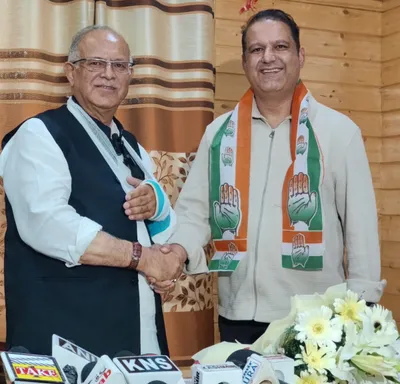 former pdp chief spokesperson suhail bukhari joins congress