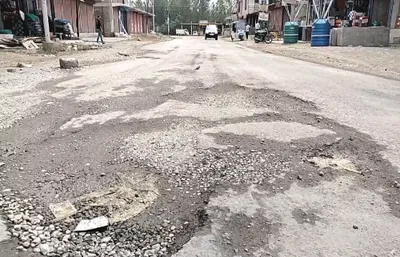 handwara bypass road in shambles  commuters suffer