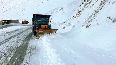 28 stranded students evacuated amid srinagar leh nh closure