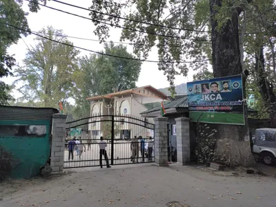 security beefed up in srinagar ahead of pm modi s election rally