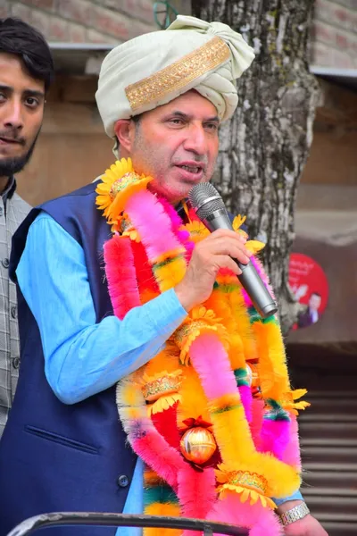 nc leader farooq shah’s campaign gathers momentum in gulmarg constituency