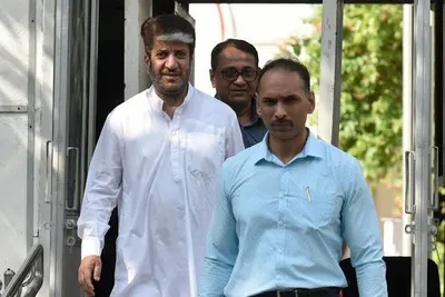 delhi court orders release of separatist leader shabir shah