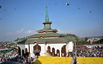 thousands attend annual urs at charar e sharief