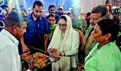 dr darakhshan welcomes amarnath yatris at baltal