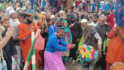  dhamali  performed during annual urs of hazrat baba naseeb ud din ghazi  ra  in bijbehara
