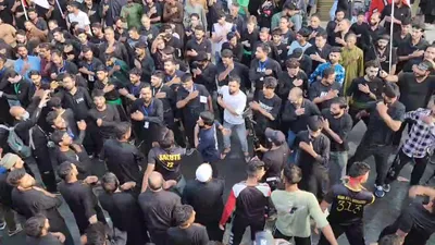 8th muharram  amid chants of labaik ya hussain  as   procession taken out in srinagar