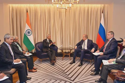 sco  jaishankar meets russian fm lavrov in astana  raises  strong concern  on indian nationals in war zone