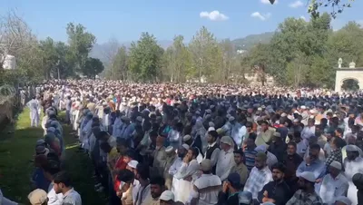 people in large numbers participate in last rites of former minister syed mushtaq bukhari