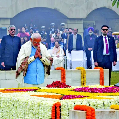 pm modi attends prayer meet on mahatma gandhi’s death anniversary