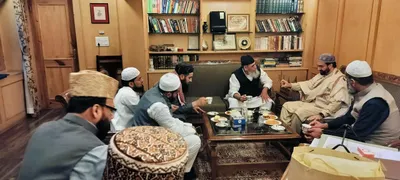 chancellor darul uloom deoband  waqf  meets mirwaiz in srinagar