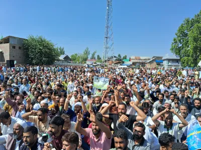 ex jamaat leaders back independent candidate  organise massive rally in kulgam