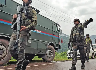 heavy exchange of fire in rajouri village