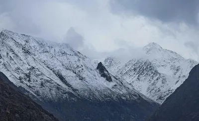 gurez bandipora road closed after fresh snowfall at razdan top