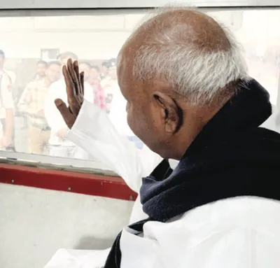 former pm deve gowda inspects srinagar baramulla railway line