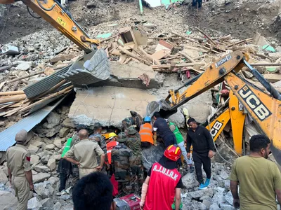 12 injured in building collapse in kargil