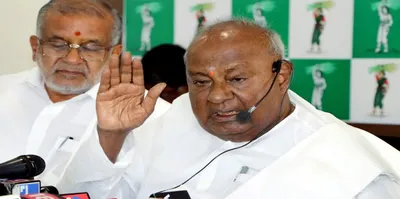 former pm deve gowda arrives in srinagar on 2 day visit