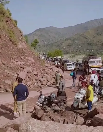 traffic restored after massive boulder blocks srinagar jammu highway