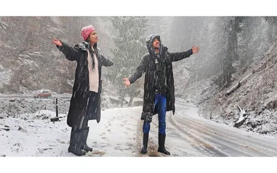 fresh snowfall gives boost to tourism in bhaderwah higher reaches