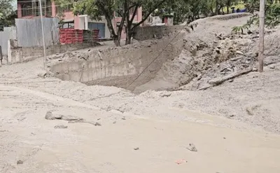 flash flood blocks kishtwar anantnag nh