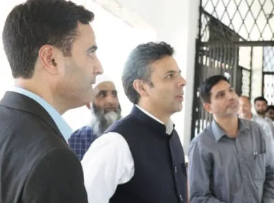 deo srinagar inspects collection  distribution centres