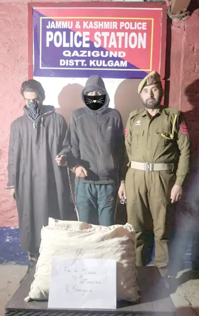 2 drug peddlers arrested in kulgam   contraband substance recovered