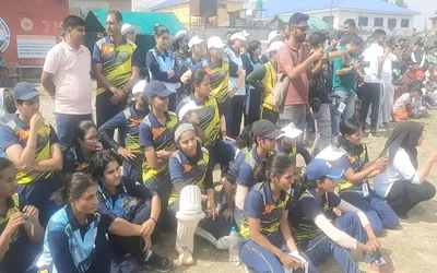 sopore strikers win inaugural women s cricket match