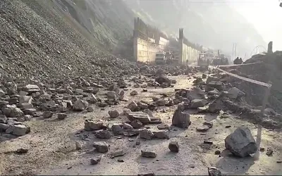 srinagar jammu national highway   traffic movement disrupted for over 2 hours in ramban