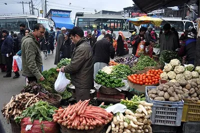 soaring vegetable prices burn a hole in consumers’ pockets