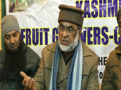 kashmir fruit growers seek ban on iranian apple imports  ask pm modi to ‘uphold make in india slogan’