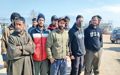 driving test delay for licences evokes protest in handwara