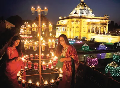 people across country celebrate diwali with pomp