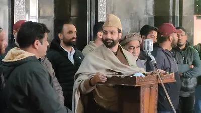 mirwaiz umar offers friday prayers at srinagar’s jamia masjid