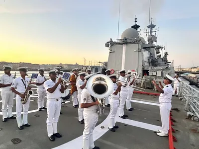 indian warship joins russia s navy day parade