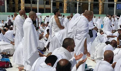 a letter to pilgrims  showing mirror to hajis