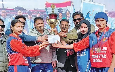 red wings handwara clinch title in inaugural women s cricket tournament in handwara