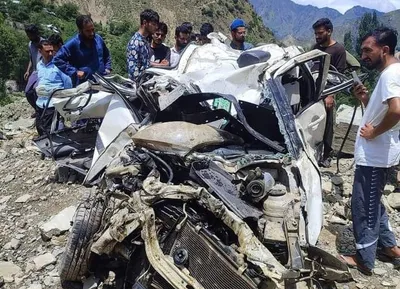 3 anantnag residents killed as vehicle veers off road  falls in gorge in kupwara