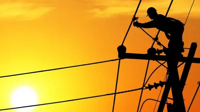 lineman injured after falling off utility pole in kulgam dies