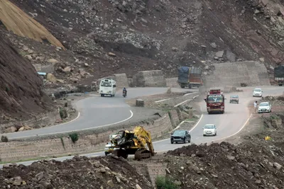 jammu srinagar highway to remain closed for 24 hours