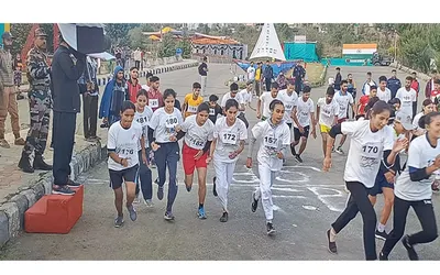 run for peace at bhaderwah   students of 20 colleges take part in event