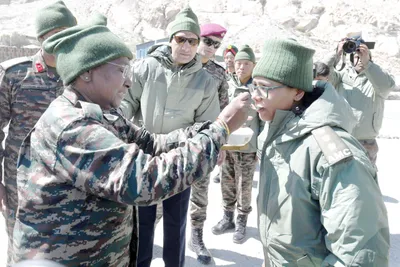 president murmu visits siachen base camp  interacts with troops